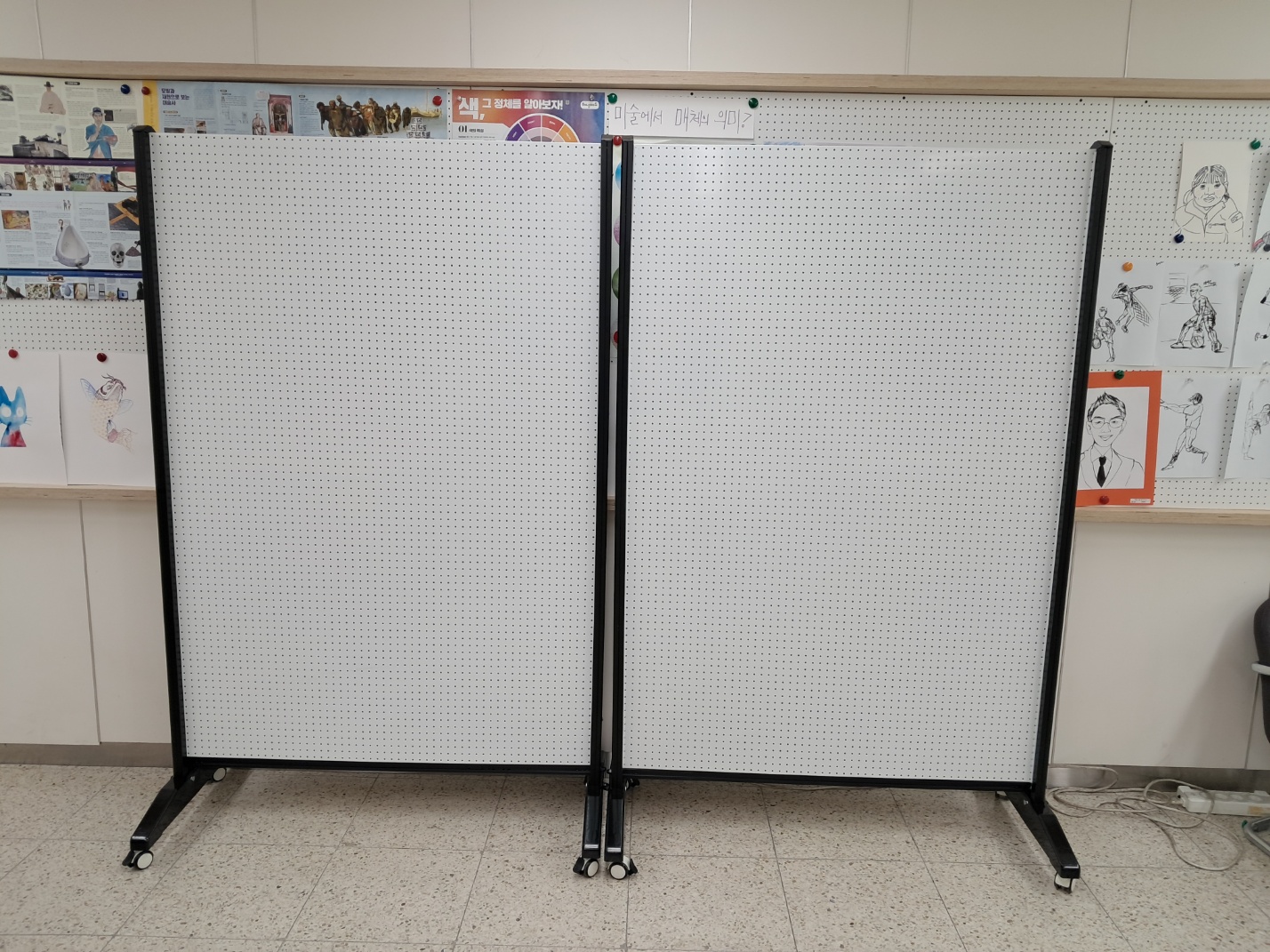 GE-25 양면 이동식 타공게시판 색상: 백색