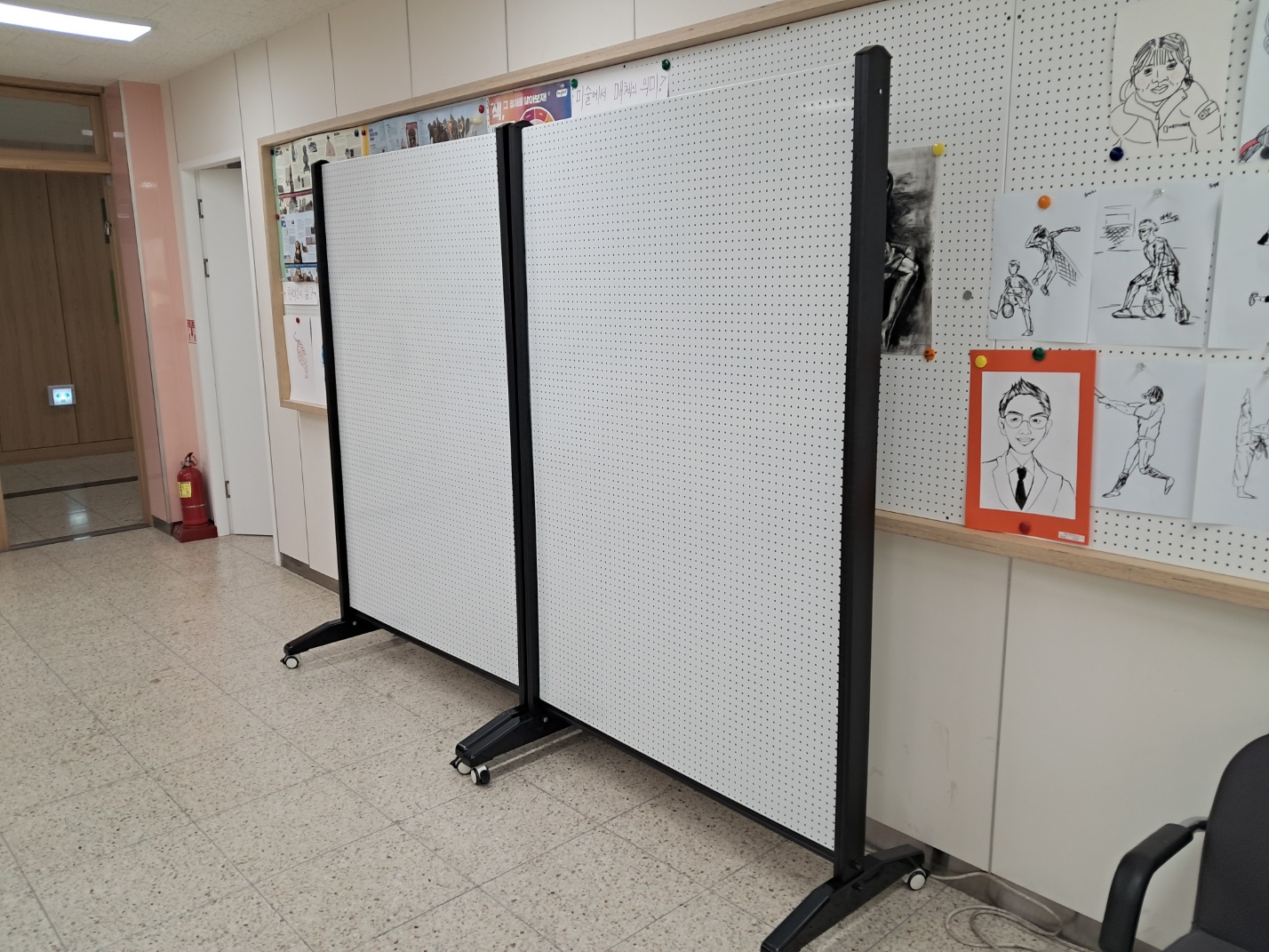 GE-25 양면 이동식 타공게시판 색상: 백색