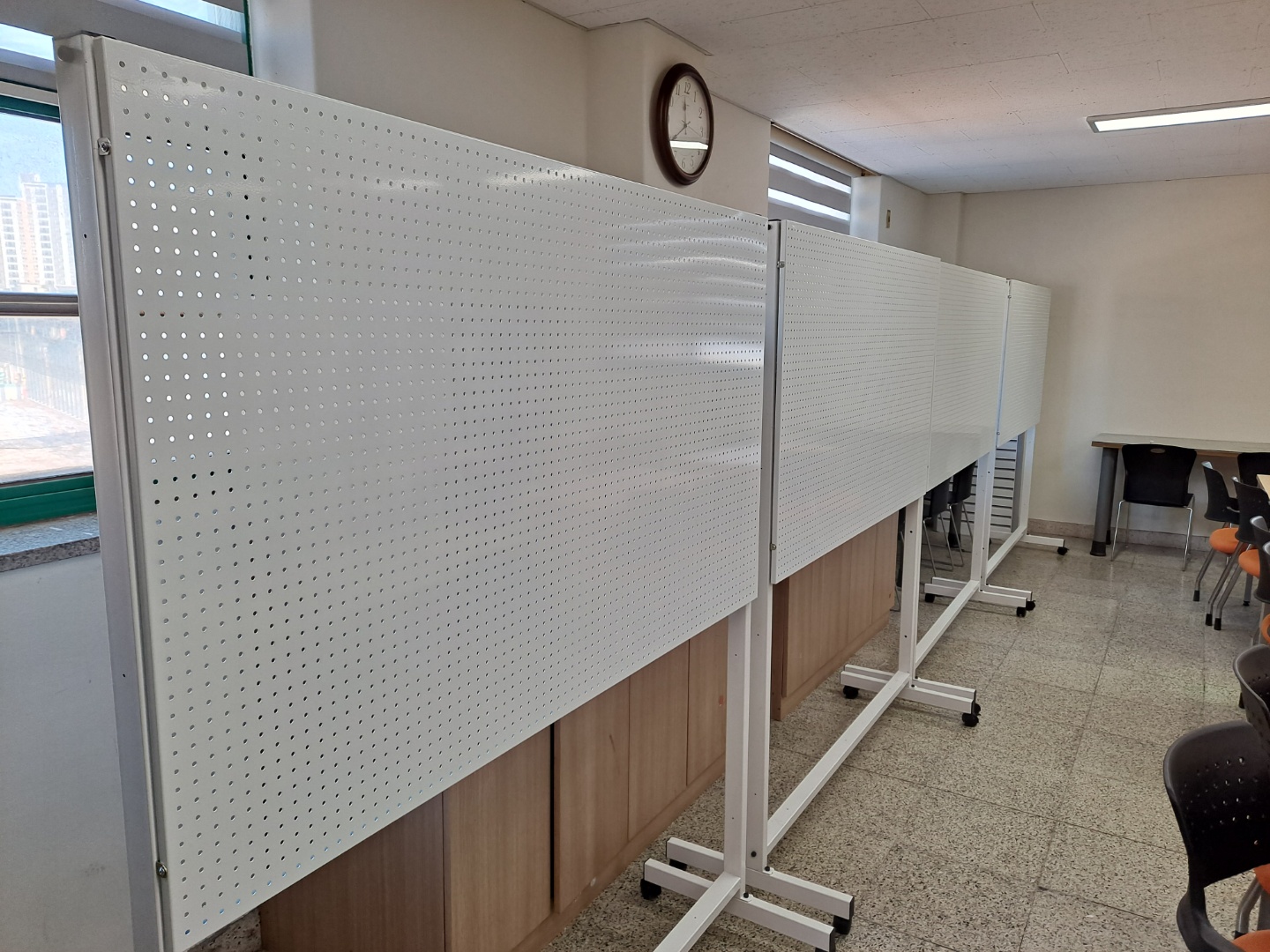 GE-5 이동식 타공게시판